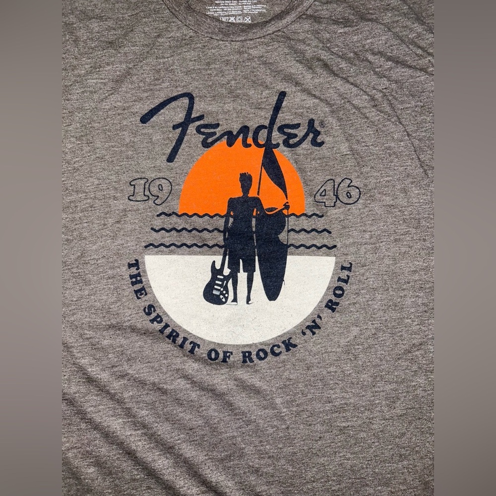 FENDER Brown Sunset Spirit of Rock n Roll Surfboard T-Shirt large Unisex
NWT - Picture 9 of 9